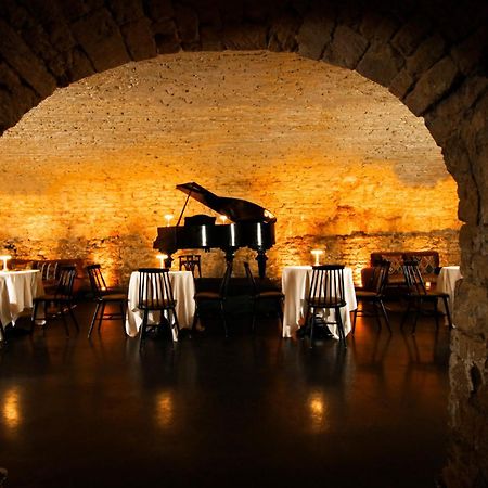 Kings Head Hotel Сайърънсестър Екстериор снимка